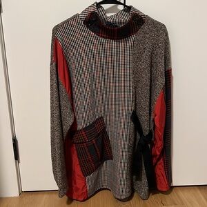 Mixed media Zara top with bows. Very long (almost past the butt). Higher neck